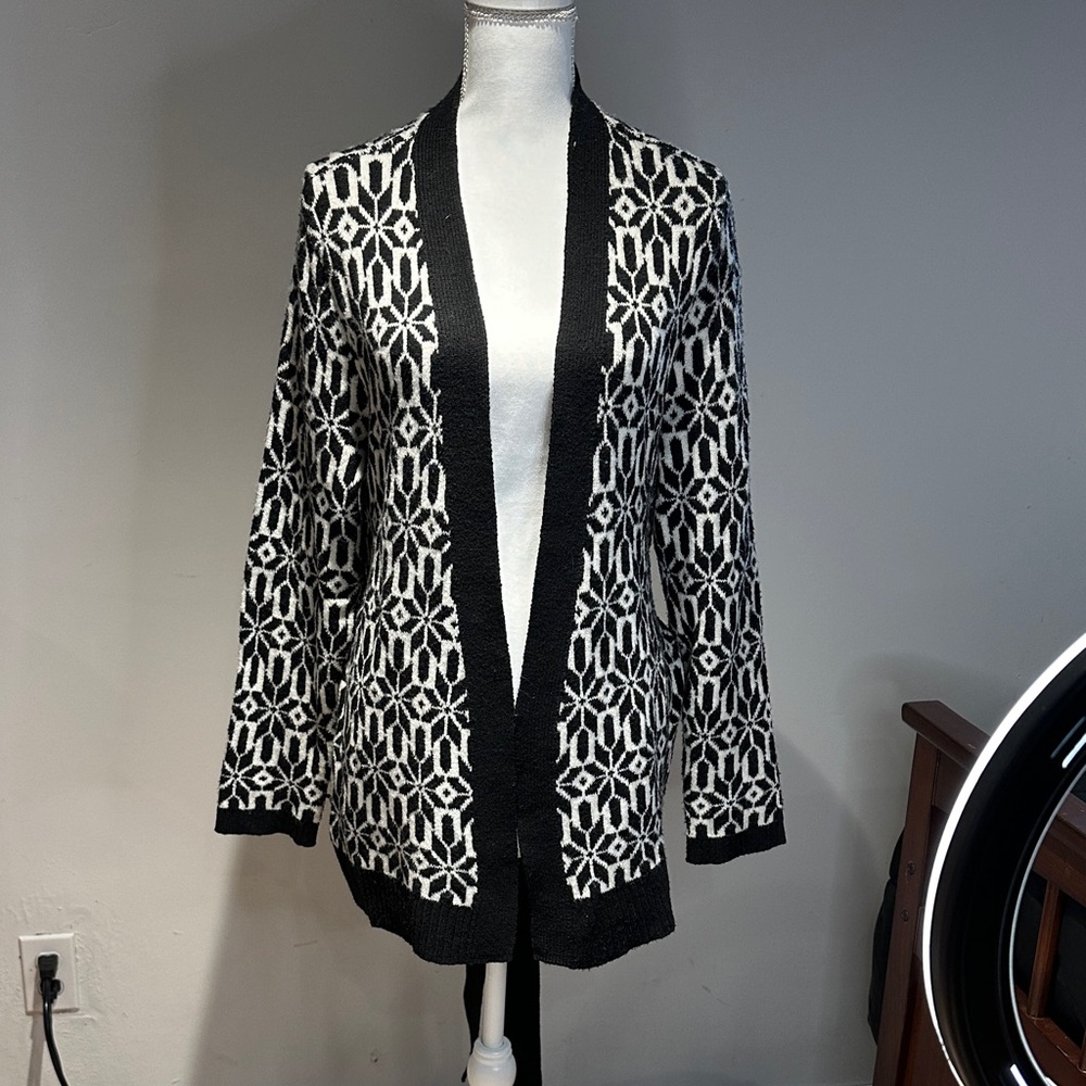 Croft & Barrow Black and White Geometric Cardigan - Picture 6 of 6